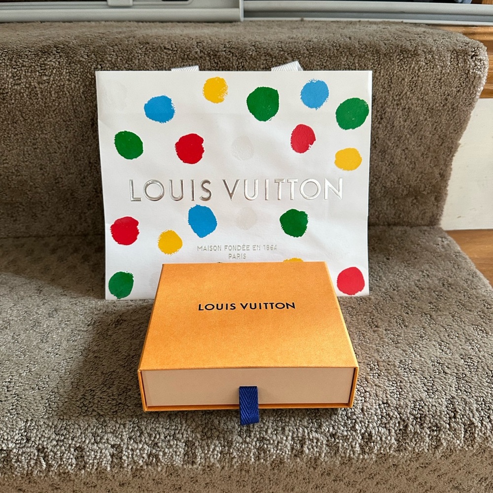 Empty and authentic Louis Vuitton jewelry box and bag - Picture 2 of 2